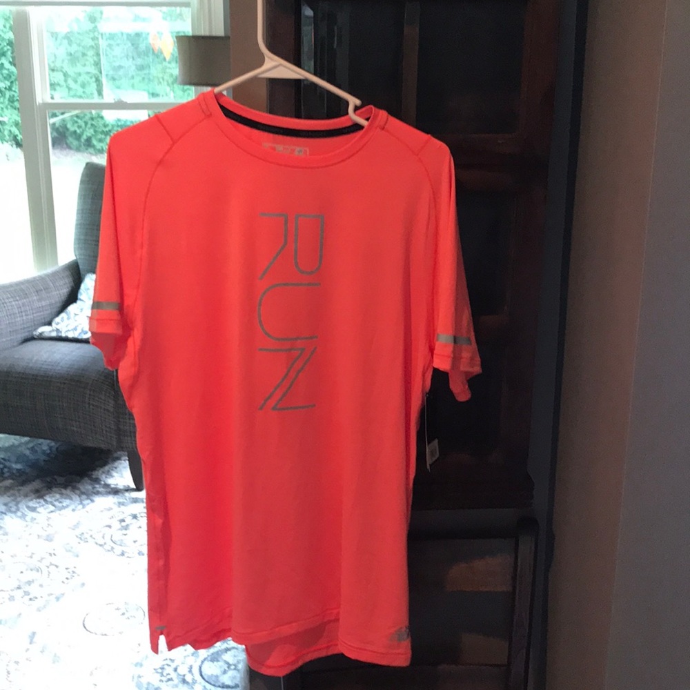 New Balance shirt sleeve shirt
